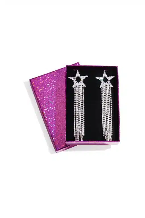 Entdecke deine Luxus Star Ohrstecker in Silber - funkelnd und modern, für dich edel inszeniert in einer glitzernden pinken Box.