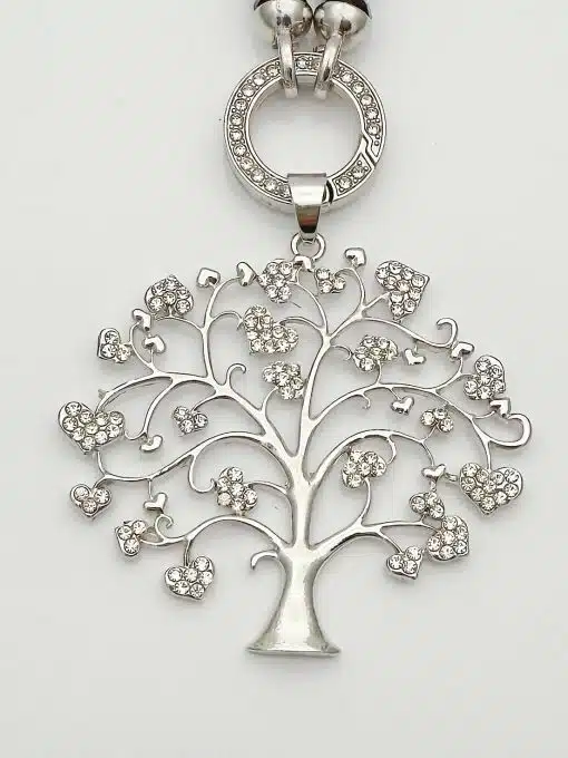 Entdecke deinen Wunschbaum-Anhänger: Silber, funkelnde Herz-Details und moderner Rund-Bügel. Setzen Sie ein stylisches Statement!.