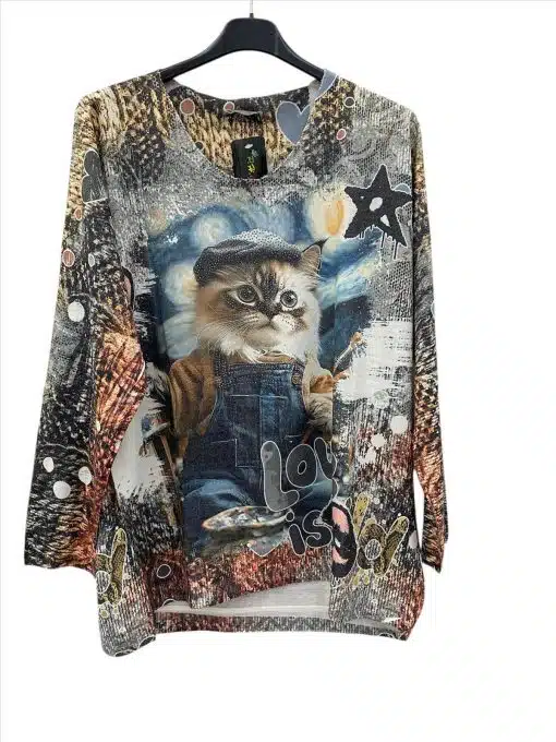 Zieh dir das trendige Longsleeve an - stylischer Cat-Print im Overall, coole Muster, das Motto: "Love is Joy".