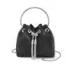 Hol dir den Glam-Faktor: Diese schwarze Glitzer-Bucket Bag mit Silberkette & Tasseln setzt jedes Outfit stylish in Szene!.