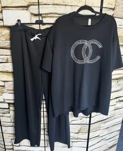 Entdecke dein Glam Lounge Set - Strass Edition: Weite Hose, angesagtes Top mit Doppelkreis-Design. Dein Look, dein Statement!.