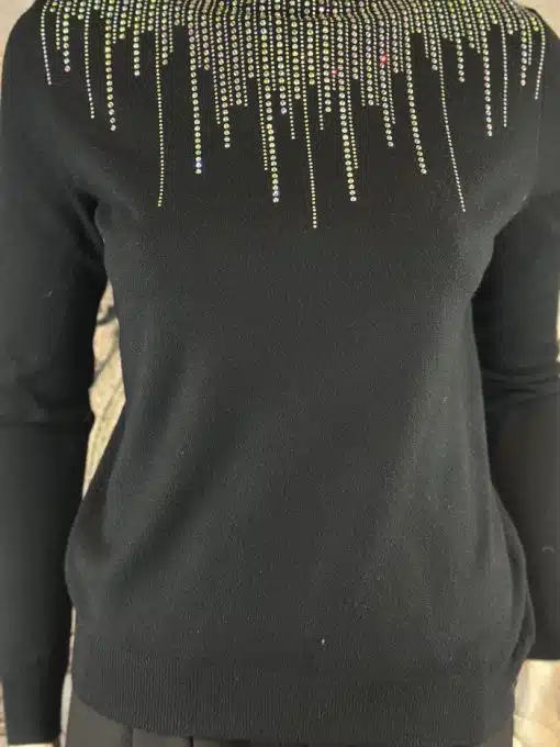 Entdecke dein neues It-Piece: Der Sparkle Line Turtleneck mit langen Ärmeln und funkelnden Strasssteinen - für deinen Wow-Auftritt!.