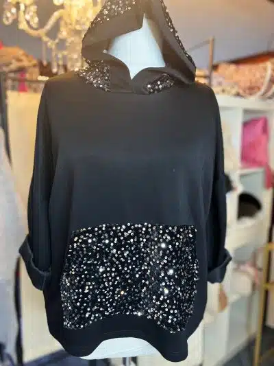 Das Midnight Sparkle Shirt verleiht dir mit glitzernden Pailletten-Schleifen und lässigem Oversize-Style einen modernen Glam-Look.