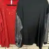 Entdecke deinen Style: Ein rotes, funkelndes Paillettenshirt und ein schwarzes Top mit silbernen Highlight-Ärmeln warten auf dich!.