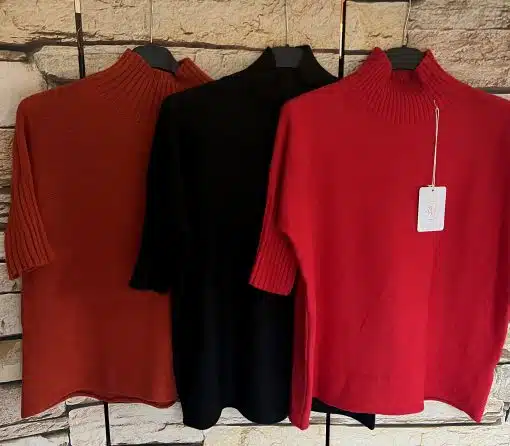 Entdecke deinen Style: Drei Élégance Classique Kurzarm-Rollkragenpullover in Rot und Schwarz setzen moderne Akzente für dich!.