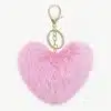 Verleihe deinem Look das gewisse Extra - der flauschige, pinke Herz-Anhänger glänzt modern an deinen Schlüsseln oder Taschen!.