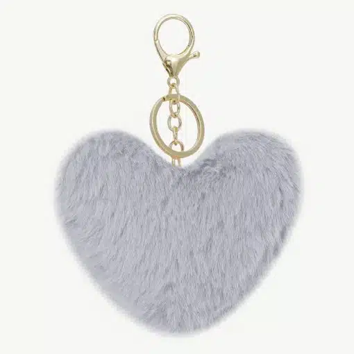 Mach dein Accessoire-Game einzigartig: Hänge dir das flauschige, graue Plüsch-Herz mit stylischem Goldring an deine Tasche!.