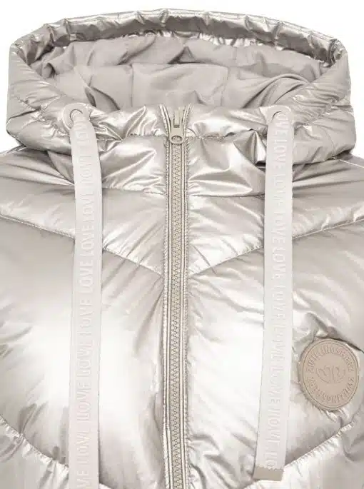 Erlebe deinen stylishen Auftritt mit dieser silbernen Pufferjacke mit Kapuze und "LOVE"-Zugkordeln - modern, trendy, einzigartig!.
