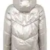 Du strahlst in dieser glänzenden Silber-Pufferjacke mit Kapuze und coolen Herz-Details am Rücken - setze ein Fashion-Statement!.