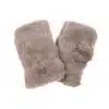 Erlebe modernen Style mit diesen flauschigen, hellbraunen Beverly Handstulpen - dein Must-have mit stylischem "Fashion Gloves"-Label!.