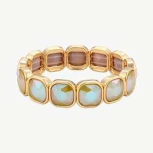 Entdecke dein Statement-Stück: Das Crystal Frame Armband mit schimmernden, eckigen Edelsteinen in goldenen Fassungen