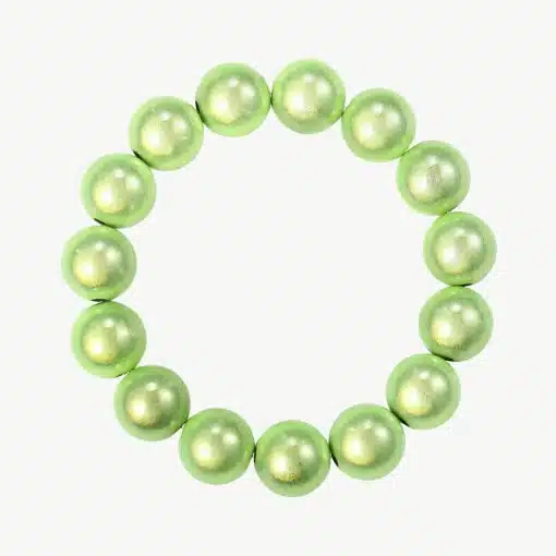Entdecke dein Traumperlen Armband: glänzende grüne Perlen, kunstvoll im Kreis arrangiert - stylisch, modern und einzigartig!.