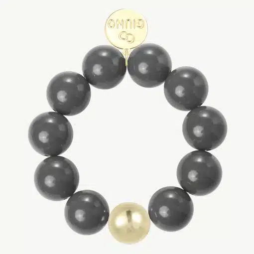 Setz ein Statement: Dein rundes Armband mit großen schwarzen Perlen, einem goldenen Akzent und "GINO"-Gravur.