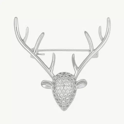 Erlebe ein modernes Highlight: Deine silberne Hirschkopf-Brosche glänzt mit funkelnden Edelsteinen und eindrucksvollem Geweih.