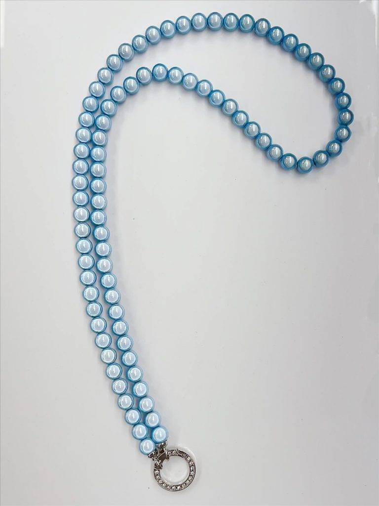 VarioStyle Perlenkette: Elegante blaue Perlenkette mit schimmernden Akzenten. Exklusiver Schmuck für jeden Anlass.