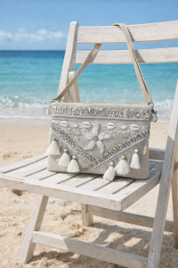 Strandliebe Tasche beige Strandtasche mit Muscheln, Quasten, Perlen - stylisch und geräumig; perfektes Sommeraccessoire für Ausflüge ans Meer.