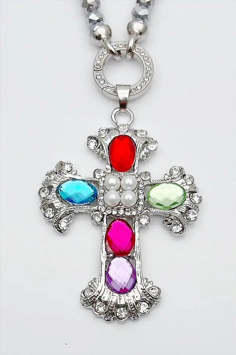 „Ever Smile“-Anhänger (Kopie) – silberner Kreuzanhänger mit Strasssteinen, bunten Edelsteinen und Perlen; ein einzigartiges, elegantes Geschenk oder Schmuckaccessoire.