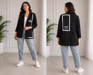 Schwarzer Blazer mit Frau