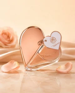 Herzförmige Parfumflasche mit Rosen