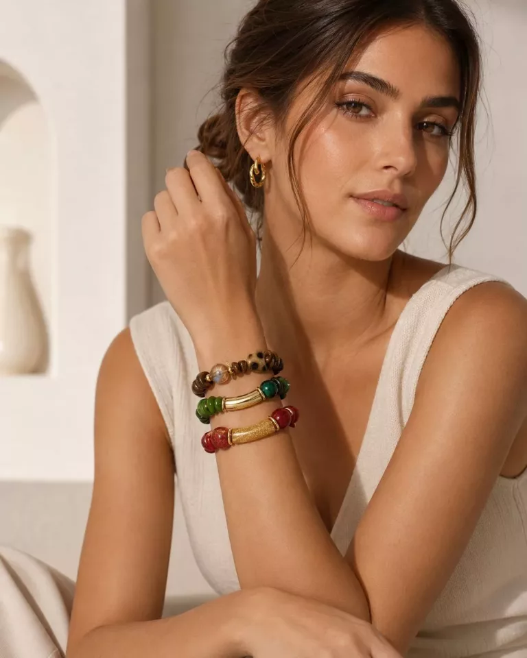 Armbänder mit Goldakzenten