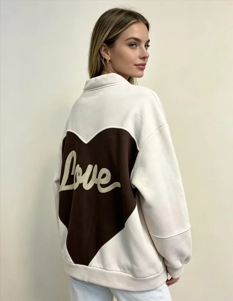 Herz auf Sweatshirt mit Schriftzug