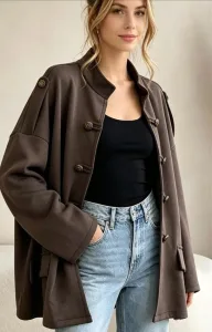 Braune Jacke mit Knöpfen
