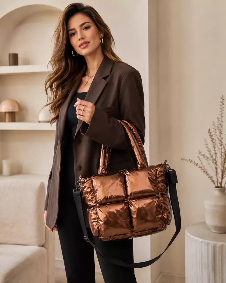 Künstlich gepolsterte Tasche metallisch braun
