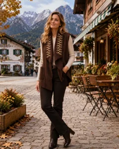 Home - Modeshop Frau im Trachtenwams mit Bergen