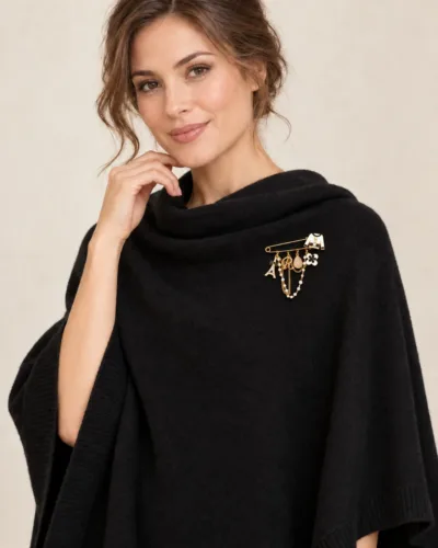 Damen Poncho mit Brosche