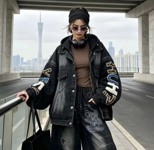 Frauen-Outfit im Denim-Look