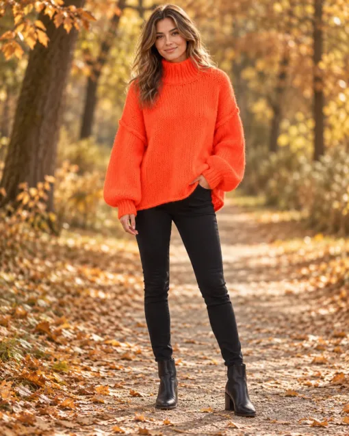 Frau im orangefarbenen Pullover